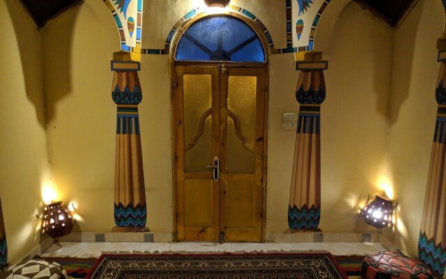 Elphardous Hotel