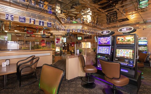 Dunvegan Inn and Suites