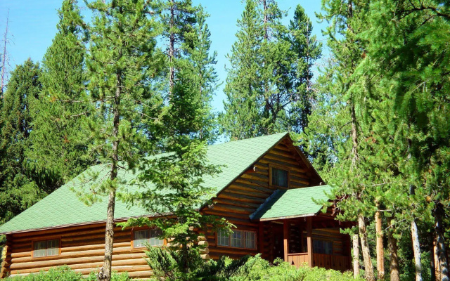 Pahaska Tepee Resort