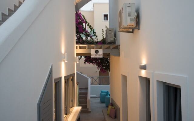 Markakis Studios Fira