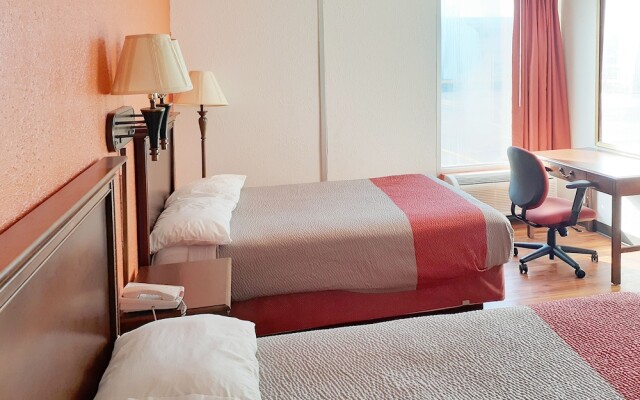 Oyo Hotel Mona Lake Muskegon