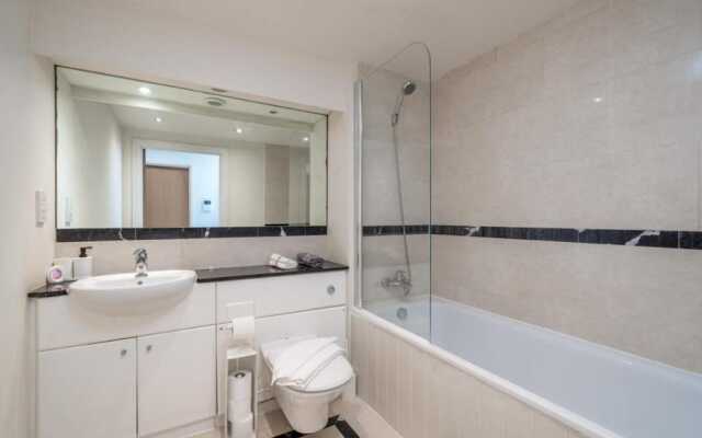 Luxury 1 Bed Apartment Close To Excel & o2