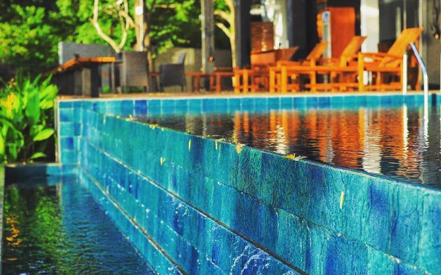 The Lake Forest Hotel