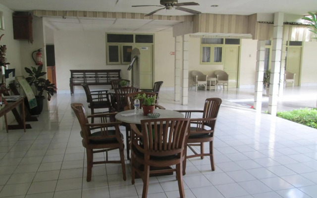 Hotel GRAND ROSELA Yogyakarta