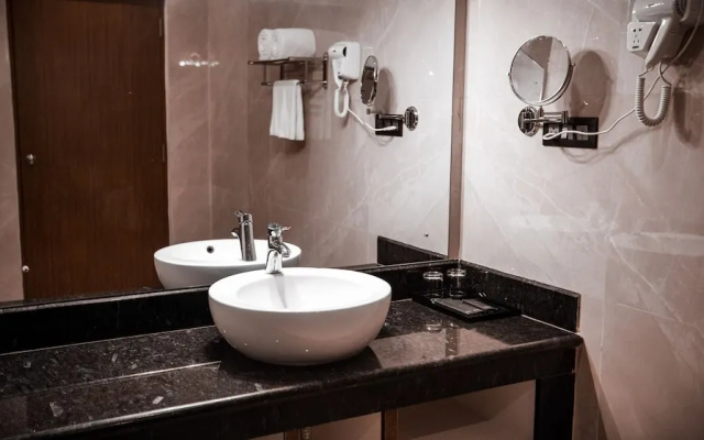 Hotel Leroy Grand - Yeshwanthpur