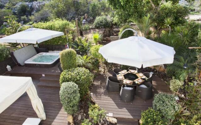 Konnos Beach Villa 1