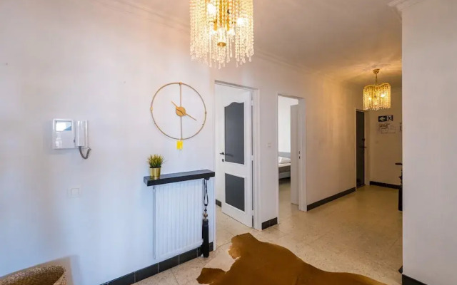 Apartment With Hinterland Views