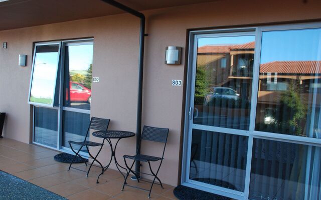 166 Majestic Court Motel