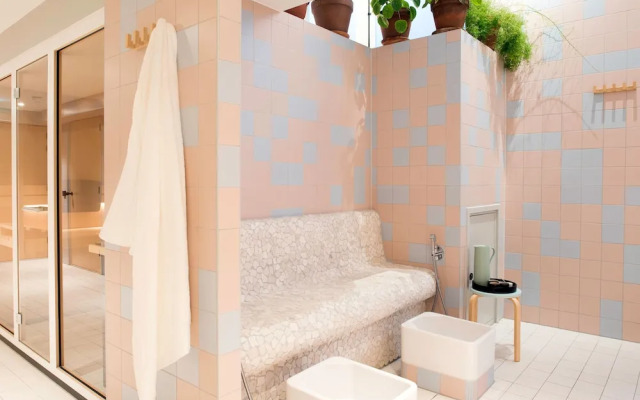 The Green Elephant Hostel & Spa