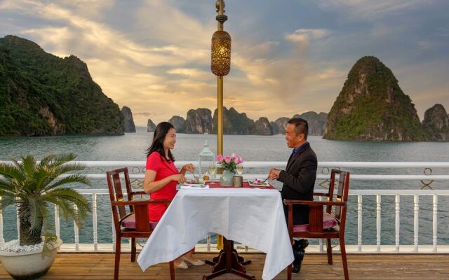 Heritage Line Violet cruise – Ha Long Bay & Lan Ha Bay