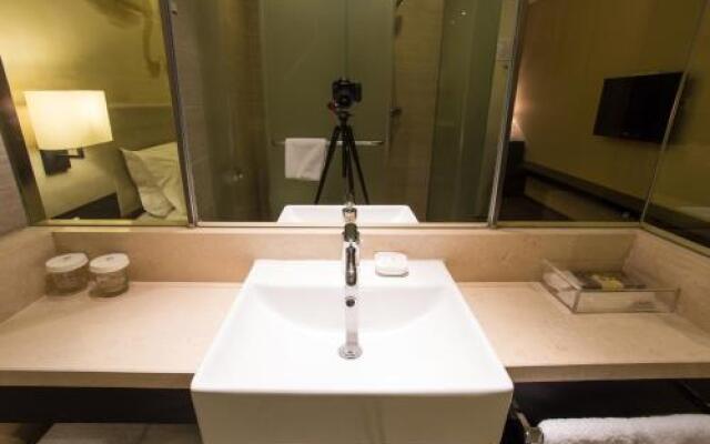 Metropolo Hefei Swan Lake Hotel