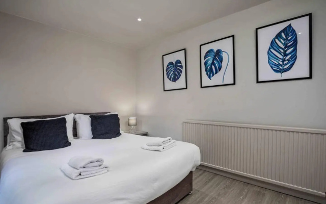 3 Bed Private Bungalow Close to Amenities, Wifi, Parking