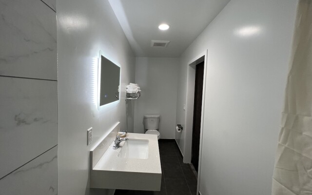 ERTH INN – Bell Gardens, California