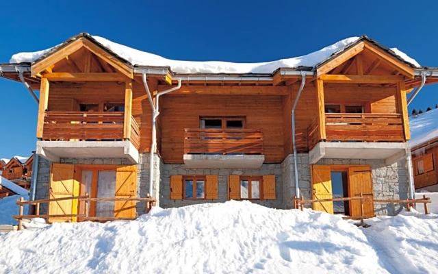 Skissim Select - Chalets Le Grand Panorama II 3* by Travelski