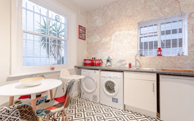 British Pad Near Earl's Court, Kens. & Hyde Park