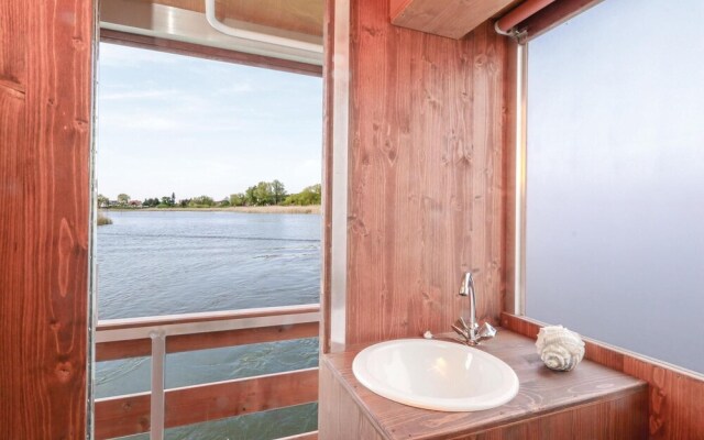 Beautiful Ship/boat in Neustrelitz With 2 Bedrooms and Wifi