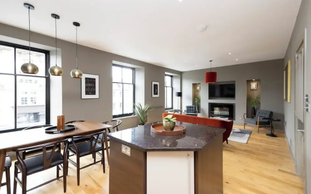 Stylish 2-bed flat in New Town