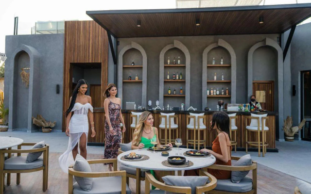 Posh Club by SUNRISE Tucana