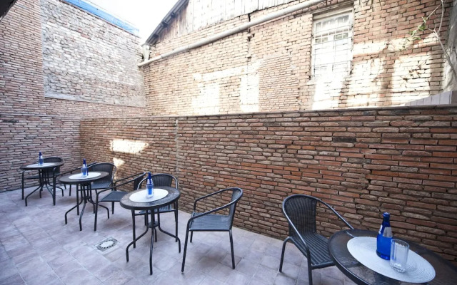 Hotel 27