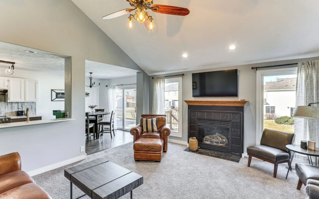 Spacious & Family Friendly! Lincoln Home w/ Deck