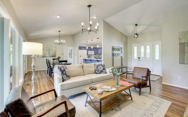 The Bella Vista Lakeside Treehouse: Dock & Kayaks!