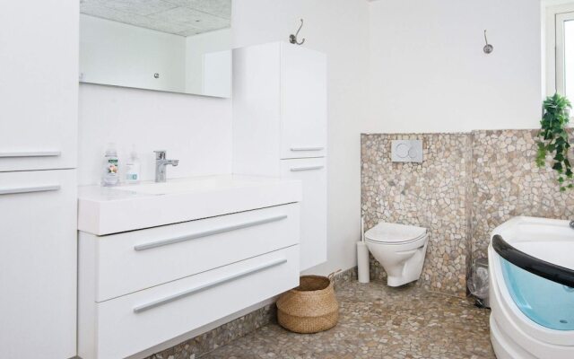 10 Person Holiday Home in Ronde