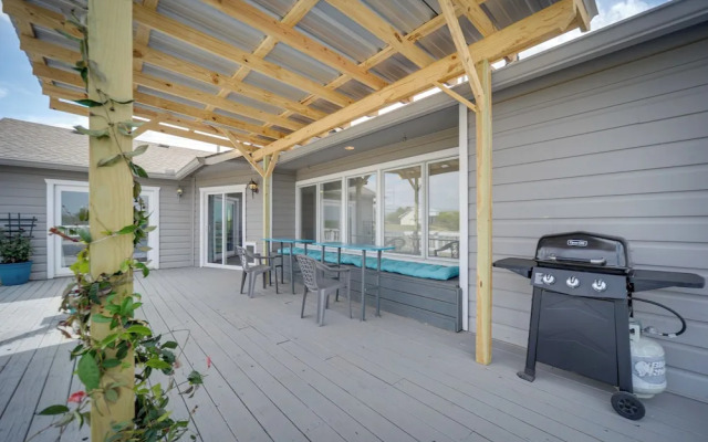 Pet-friendly Texas Retreat w/ Deck & Gas Grill!