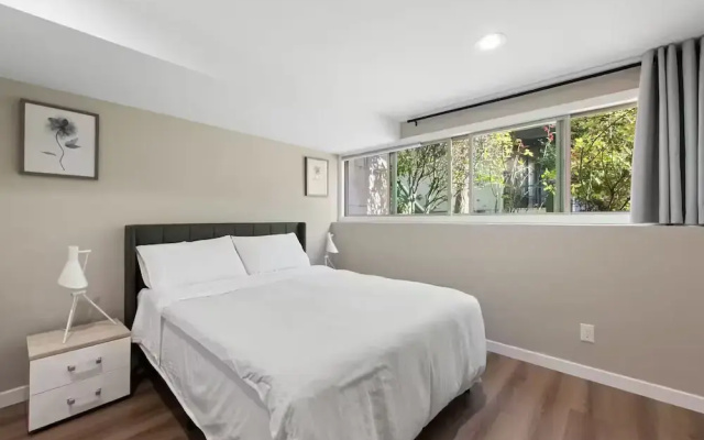 Stylish & Spacious Retreat in Downtown Bellevue