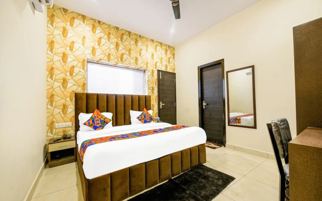 Fabhotel Royal Regency I
