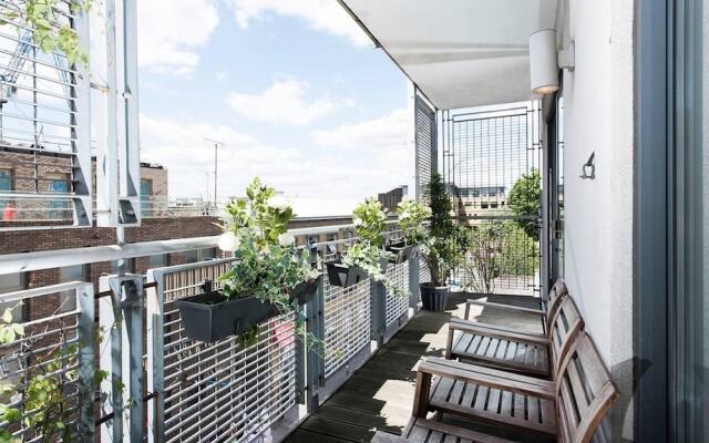 Stylish 2BR flat with balcony, near King’s Cross!