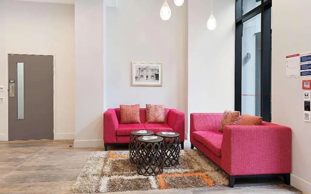 Ramada Suites By Wyndham Victoria Street West