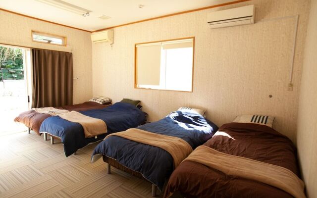 Ishigakijima Sunflower House - Hostel