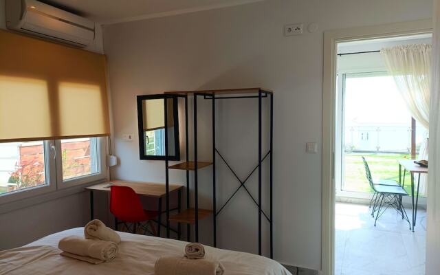 Salonikiou Beach Deluxe Apartments