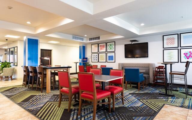 Holiday Inn Express Evanston by IHG