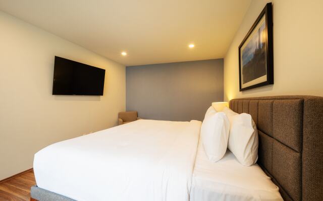 NEW Equipped Condo w GYM Roof