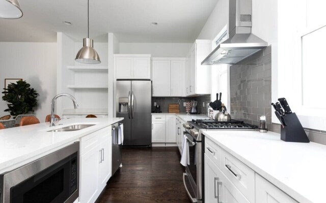 Domio Sylvan Park Luxurious 4BR Patio