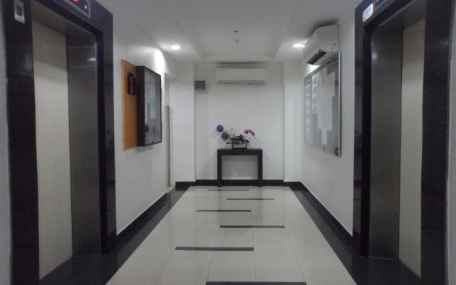 Apartment Kalibata City By Luxury Pro
