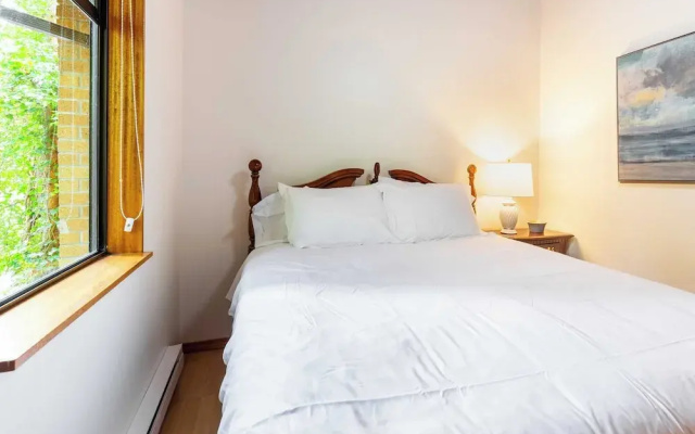 Goss Lake Getaway by Avantstay Lakefront Escape