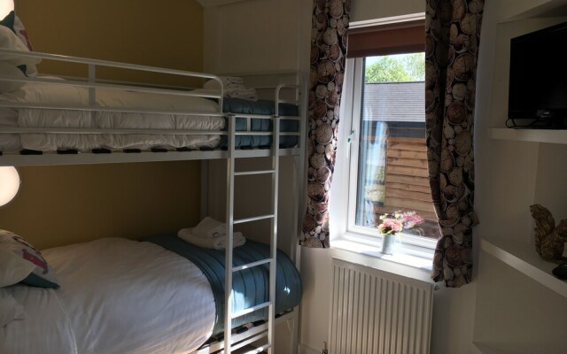 Squirrel Lodge 41 with Hot Tub, Newton Stewart