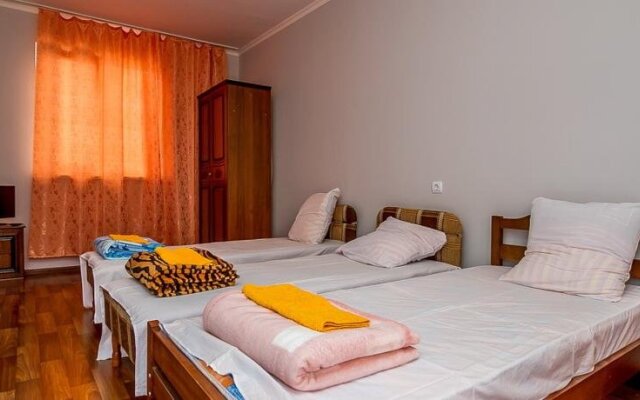 7 Fialok Guest House