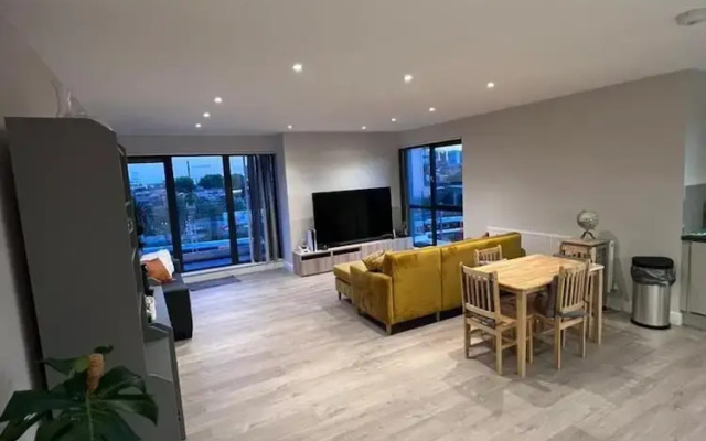 3br-3bath-central London-parking-petsok-fireplace