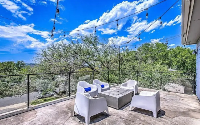 Rooftop Deck w/ City Views!