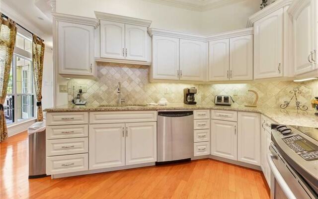 Royal Swan - Three Bedroom Home