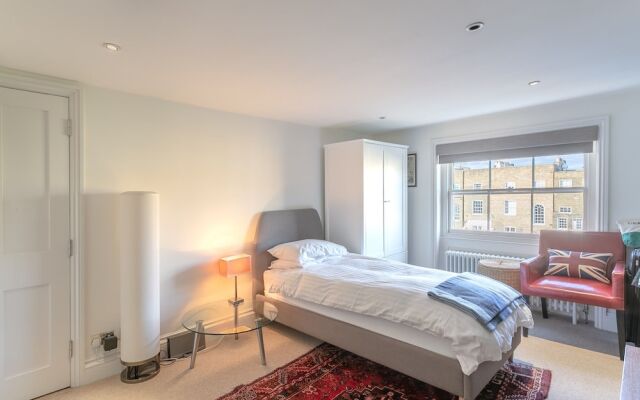 3 Bedroom Family House In Regents Park