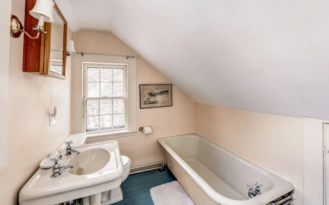 Ipswich Cottage: Beautiful Views, 5 Mins to Beach