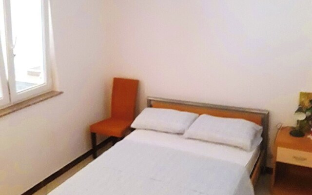 1 Bed Flat - Sleeps 2 - Parking - Wifi