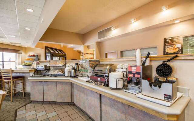 Comfort Inn & Suites Madison - Airport