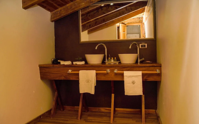 La Sirenuse Lake Resort