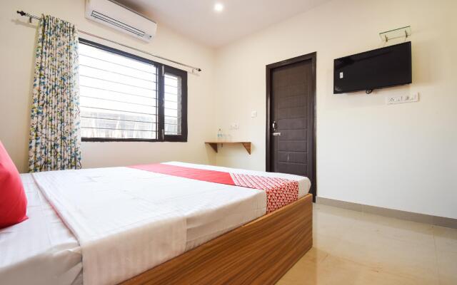 OYO 47710 Paradise In Hills