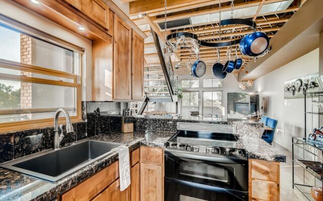 Old Town Loft Oasis With Amazing Rooftop Deck!